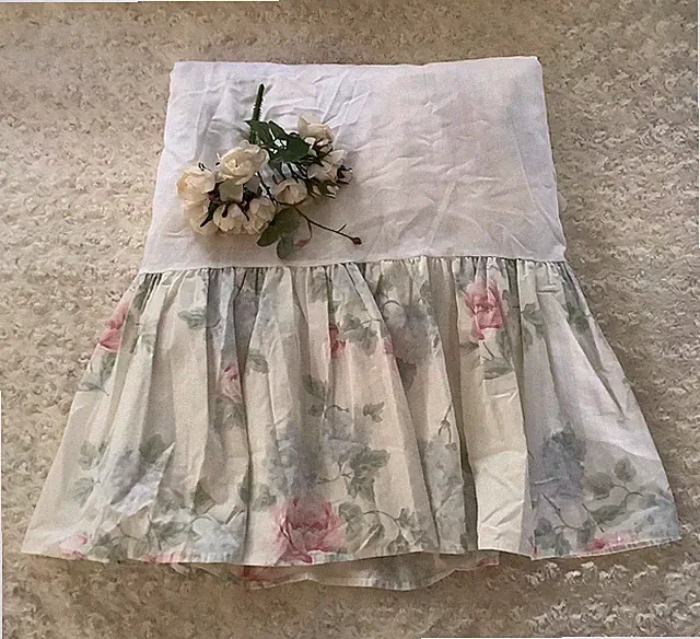 1989 JP Stevens egg shell pale pink blue stripped floral TWIN bedskirt 13"